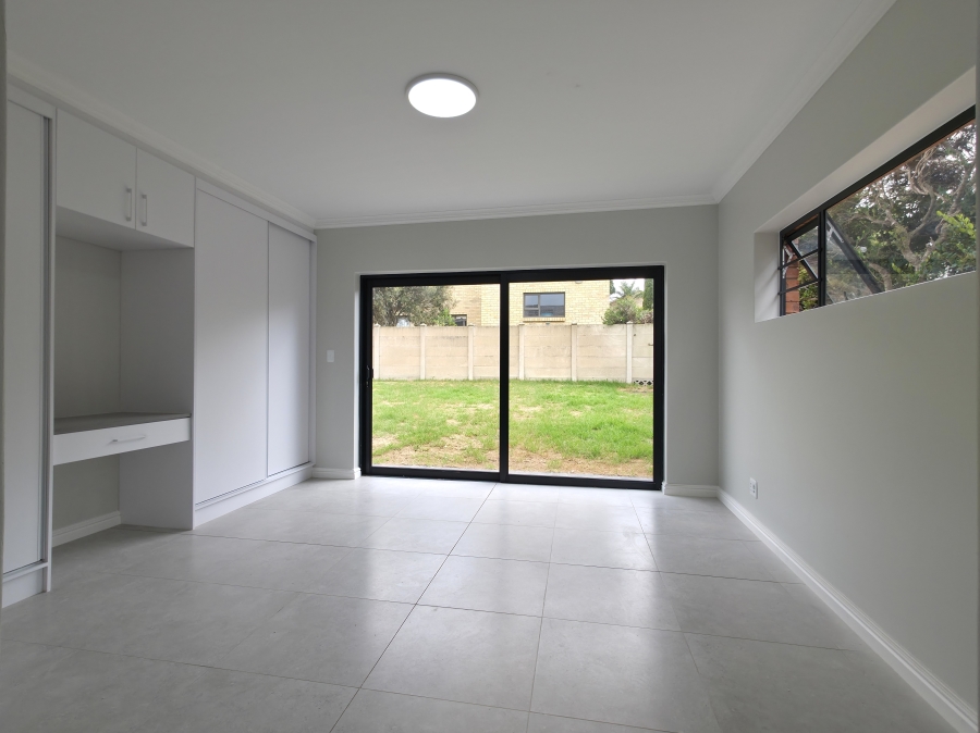 3 Bedroom Property for Sale in Wavecrest Eastern Cape